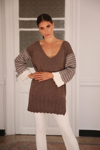 line sleeves v neck Nima